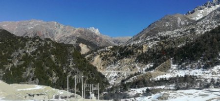 高山雪地荒野风景图片