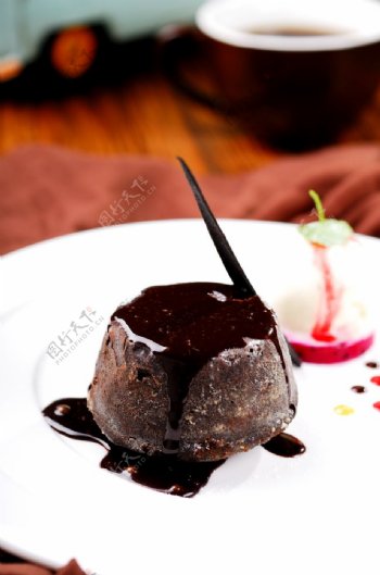巧克力熔岩蛋糕配冰淇淋图片