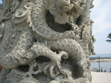 龙型文化柱细部