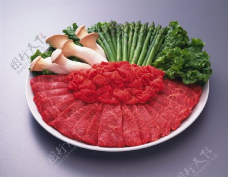 火锅蘑菇蔬菜肉图片