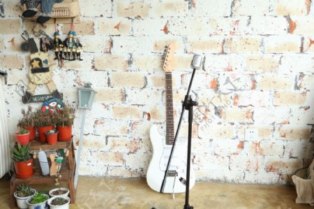 砖墙背景与吉他摄影