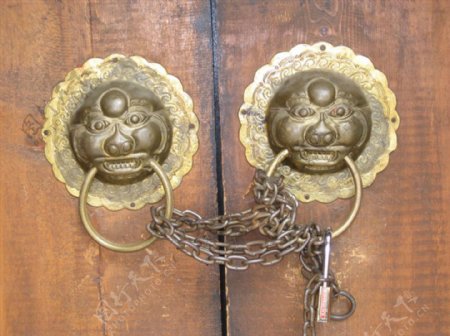 木门铜锁