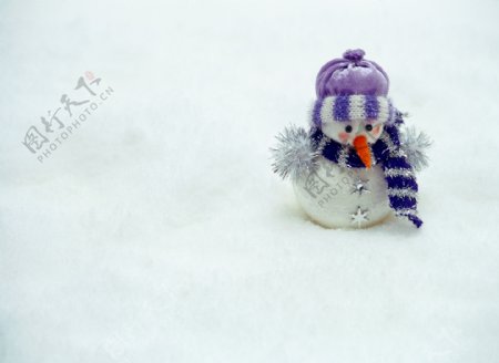 雪地雪人图片