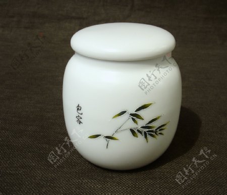 定窑白瓷竹茶叶罐图片