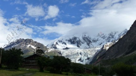 西藏米堆冰川图片