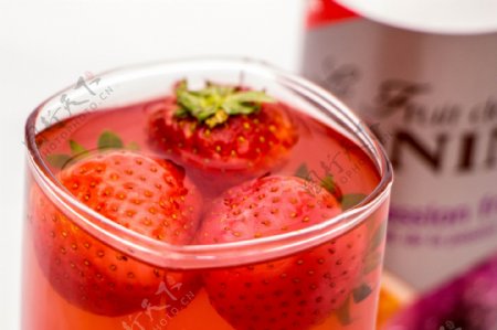 草莓与果汁图片