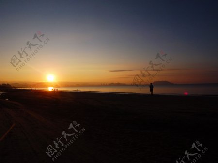 三亚海滩日出图片
