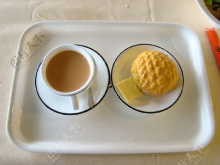 香滑奶茶加鲜油菠萝包图片