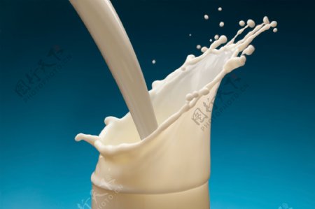 动感牛奶高清图片