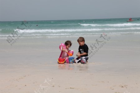 迪拜海滩儿童图片