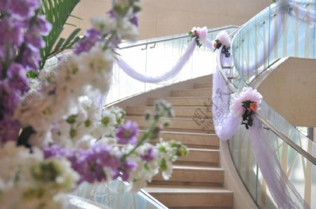 婚礼楼梯布置图片