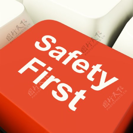 安全第一的电脑钥匙显示警示保护和危害
