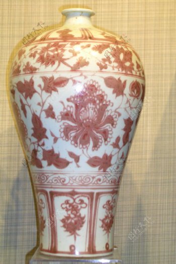 景德镇红色花纹陶瓷