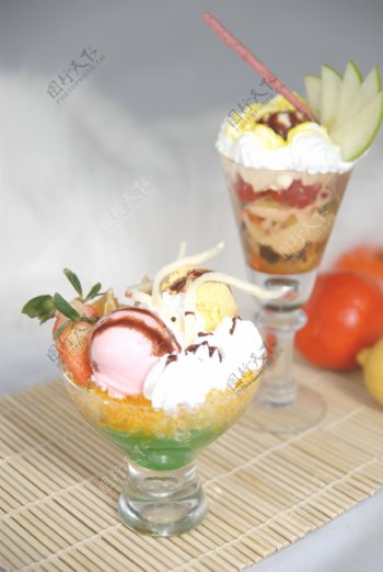 冰淇淋盘子高精度图大图摄影图水果花图片
