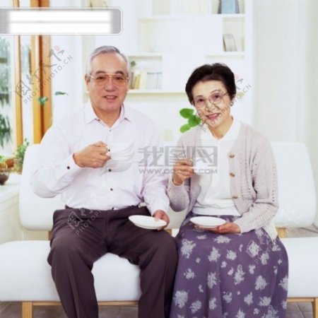 家庭全家一家人温馨幸福美满孩子父母和谐欢乐快乐天伦之乐全球首席大百科