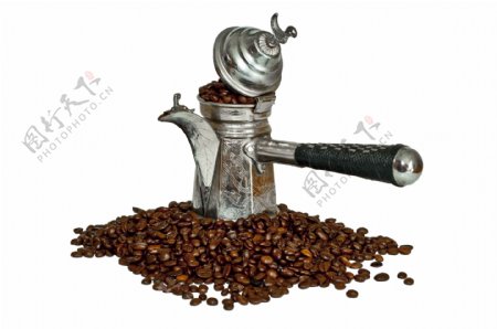 土耳其咖啡壶和咖啡豆