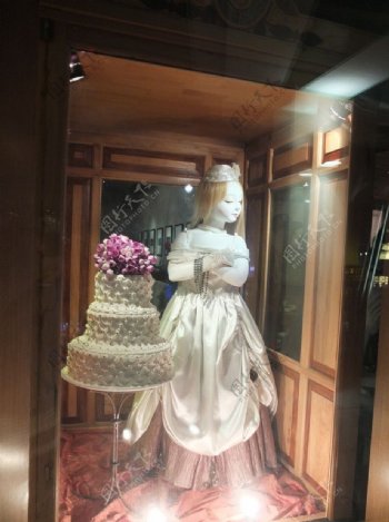 商街橱窗公主娃娃图片