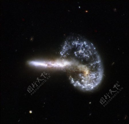 哈勃星系碰撞图片