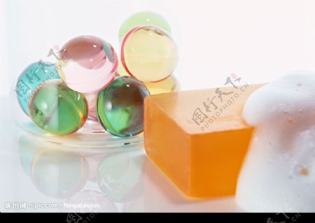 水晶球与肥皂图片