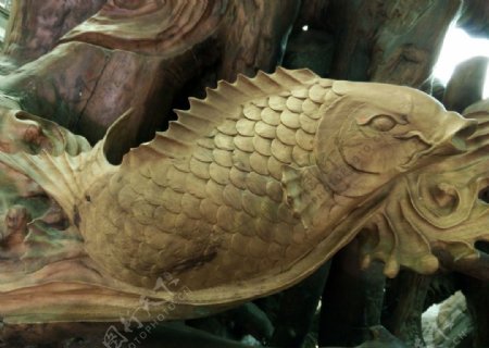 木雕鱼图片