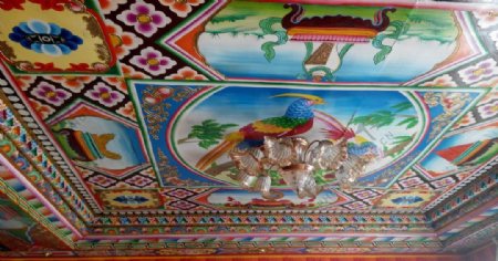 藏族人家屋顶彩画图片