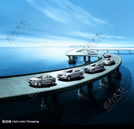 海面大桥上的轿车桥海面轿车图片