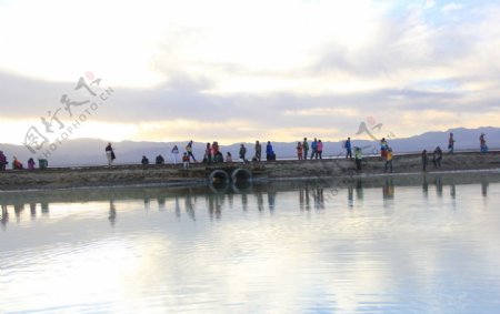察尔汗盐湖图片