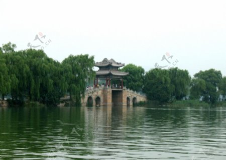 颐和园桥与水面图片