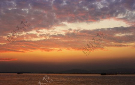 太湖火烧云图片