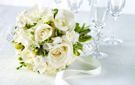 婚纱婚礼背景鲜花香槟白玫瑰图片