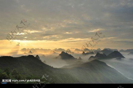 桂林尧山日出图片
