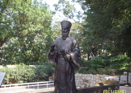 利玛窦神父雕像图片