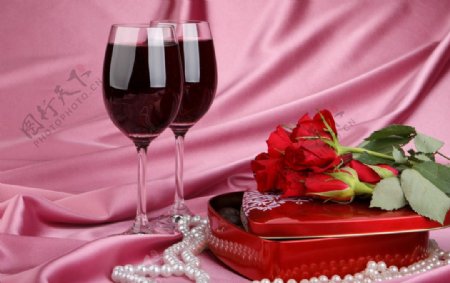 玫瑰花礼盒红酒图片