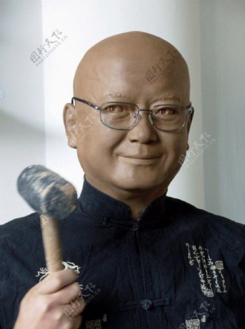 王刚肖像泥塑雕塑图片