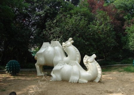 公园雕塑小品2图片