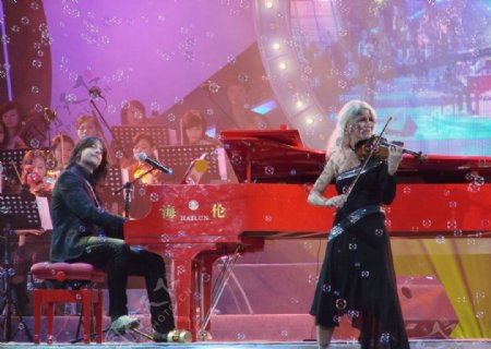 中国第八届艺术节钢琴小提琴二重奏图片