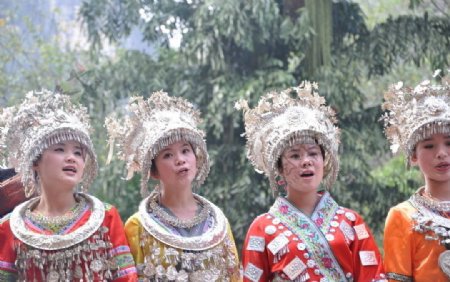 桂林少数民族少女图片
