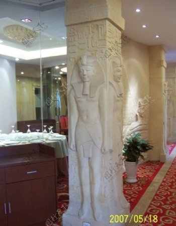 埃及风格浮雕柱图片