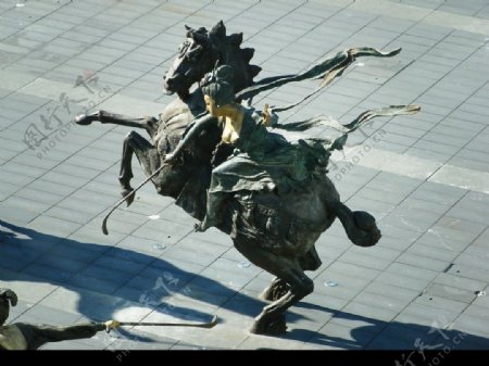 唐代马球比赛雕塑图片