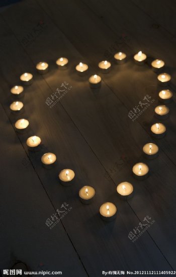 心型蜡烛图片