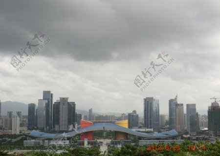 远眺深圳市民中心图片