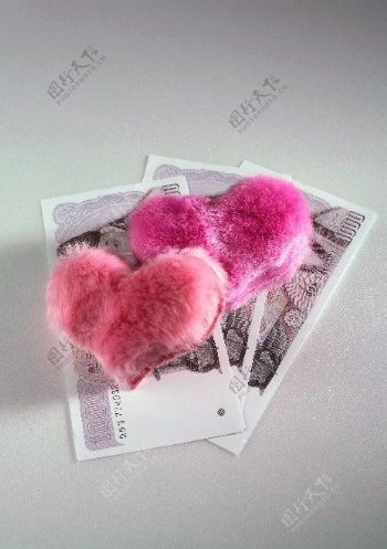 两颗粉红色的心图片