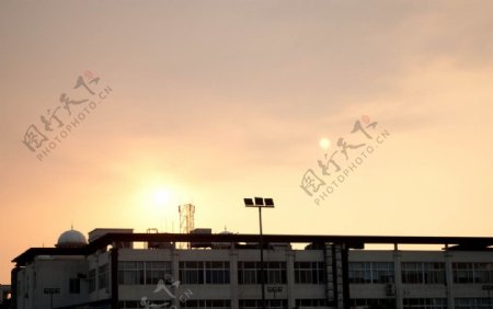 锦城教学楼的朝阳图片