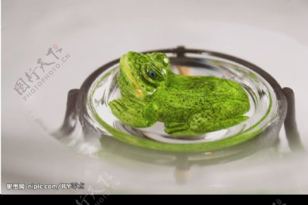 青蛙艺术品图片