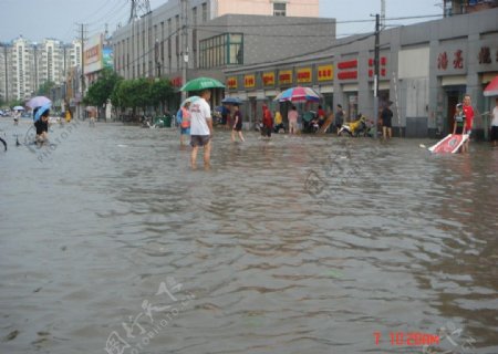 城市洪水图片