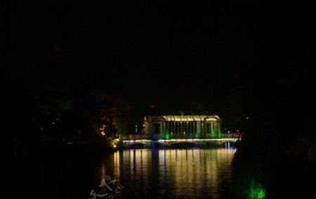 自拍桂林夜景玻璃桥图片