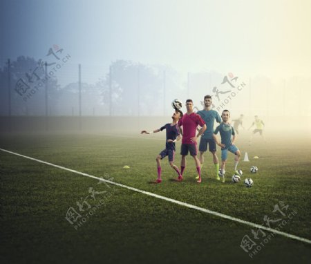 NIKE足球广告图片