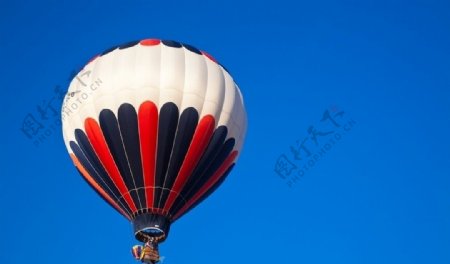蓝天氢气球图片