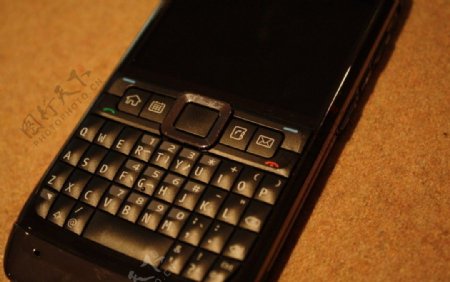 诺基亚E71手机图片