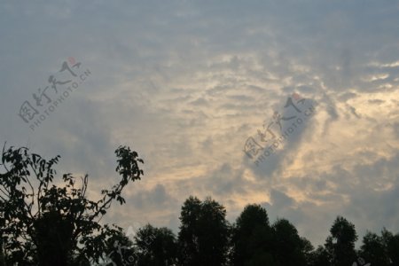 夕阳的云图片